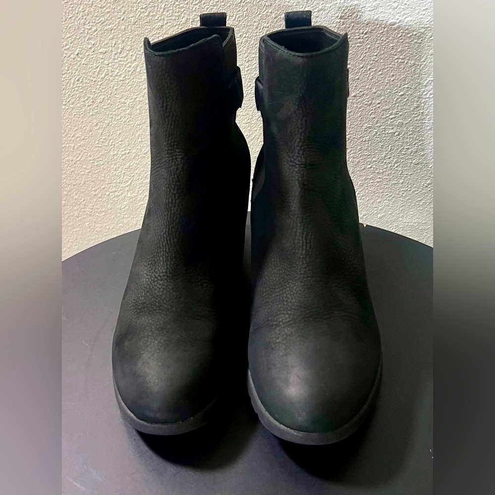 LIKE NEW UGG AUS Women's Indra Wedge Booties Winter Suede Leather Boots - Picture 3 of 11